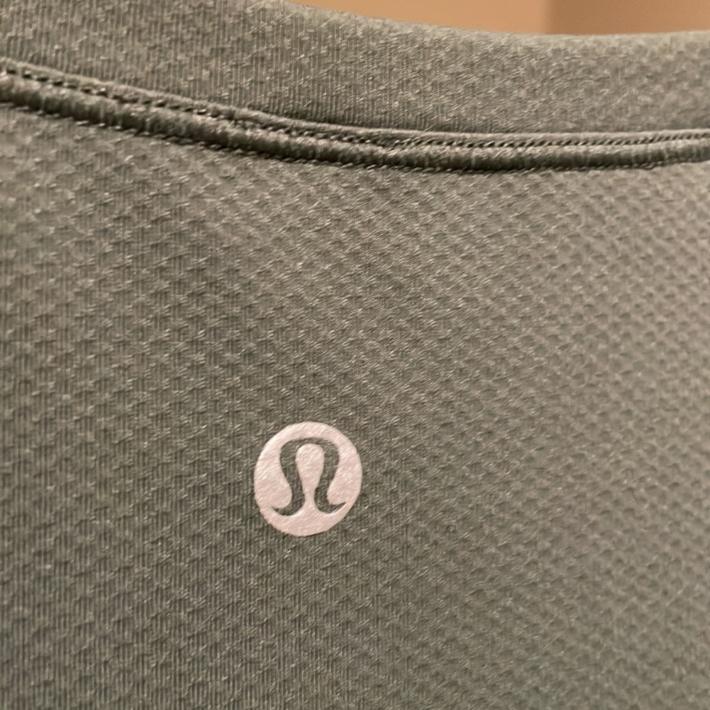 Lululemon green dry fit crop top - Picture 2 of 4